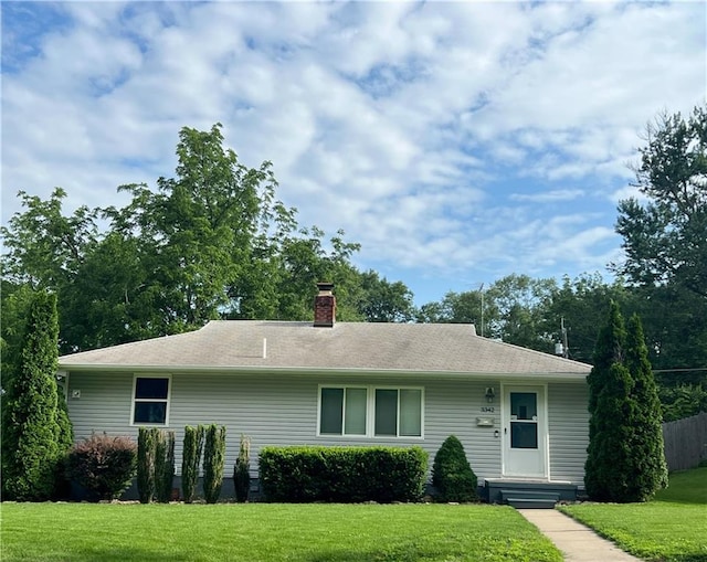 3342 Duncan St, Saint Joseph, MO 64507 - single story home with a front yard and a chimney