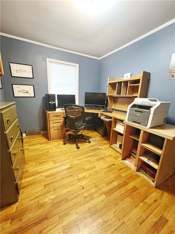 3342 Duncan St, Saint Joseph, MO 64507 - office space with ornamental molding and light wood-style floors