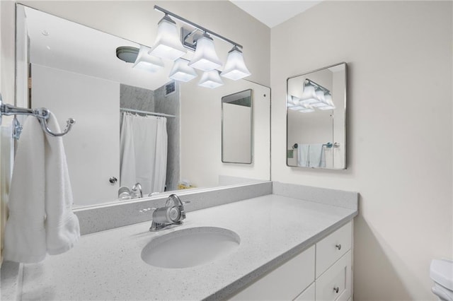 333 W Meyer Blvd # 212, Kansas City, MO 64113 - full bathroom featuring vanity and curtained shower