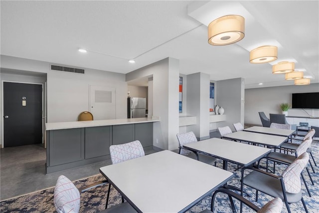 333 W Meyer Blvd # 212, Kansas City, MO 64113 - dining area featuring finished concrete flooring and recessed lighting