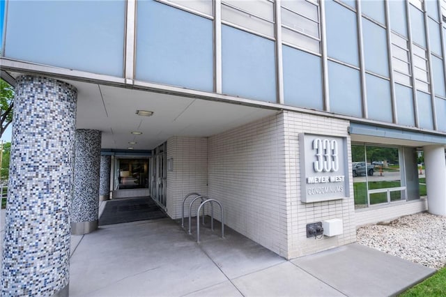 333 W Meyer Blvd # 212, Kansas City, MO 64113 - entrance to property with brick siding