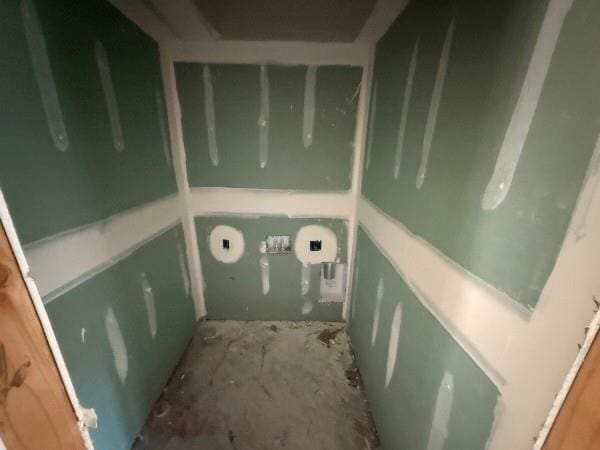 12003 Belmont Ave, Grandview, MO 64030 - laundry view