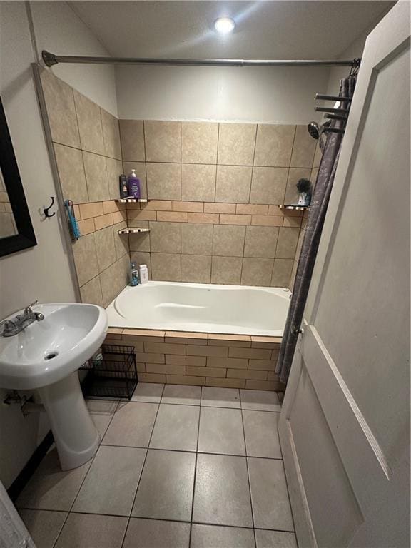 3823 Ruby Ave, Kansas City, KS 66106 - bathroom featuring tile patterned flooring and tiled shower / bath