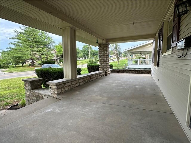 305 E Main St, Richmond, MO 64085 - view of porch