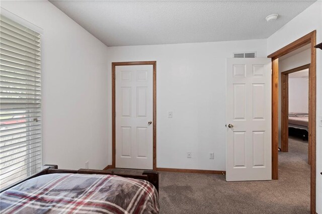 606 S Thornton St, Richmond, MO 64085 - bedroom featuring carpet floors and baseboards
