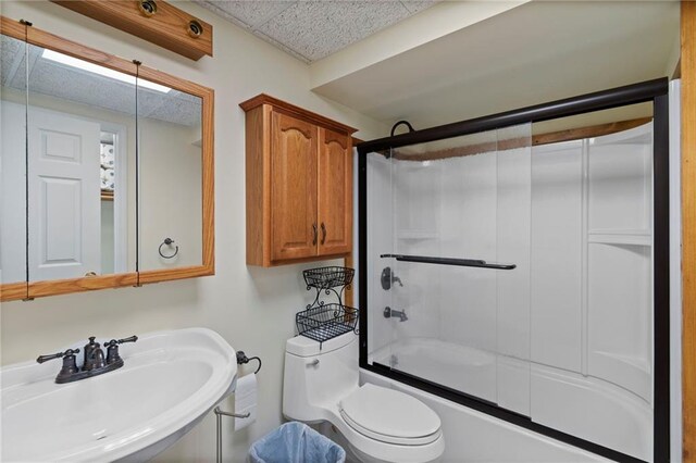 606 S Thornton St, Richmond, MO 64085 - full bath with a sink and combined bath / shower with glass door