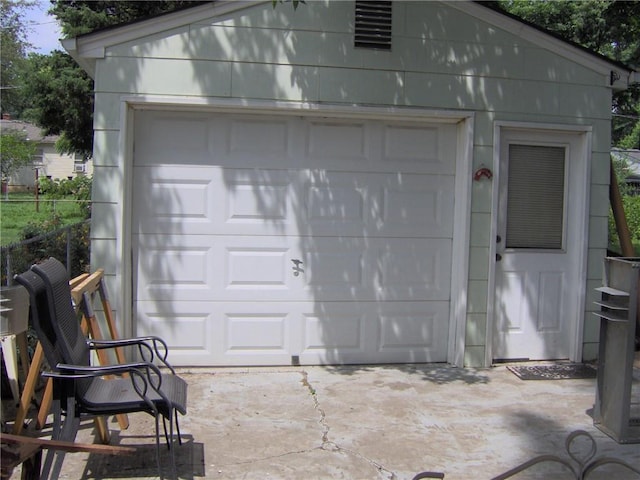 3016 S Northern Blvd, Independence, MO 64052 - view of detached garage