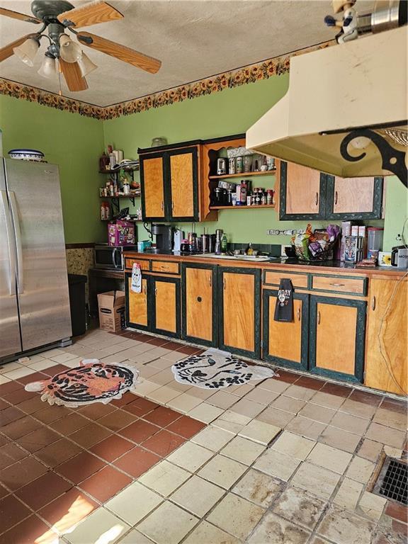 3114 Messanie St, Saint Joseph, MO 64501 - kitchen featuring stainless steel appliances, open shelves, ceiling fan, and under cabinet range hood