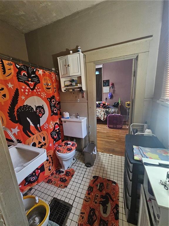3114 Messanie St, Saint Joseph, MO 64501 - full bath with tile patterned flooring, vanity, and a shower with curtain