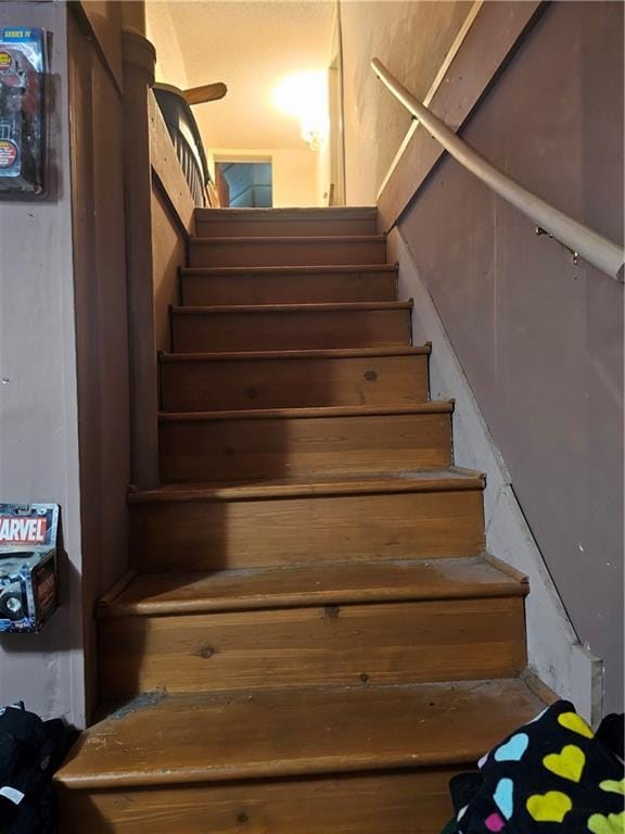3114 Messanie St, Saint Joseph, MO 64501 - view of stairway