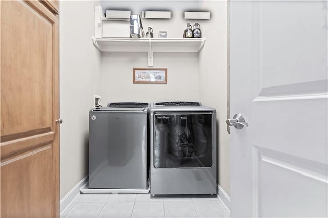 4204 SW Duck Pond Dr, Lees Summit, MO 64082 - washroom featuring washing machine and clothes dryer and light tile patterned floors