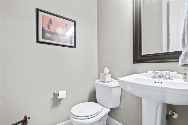 4204 SW Duck Pond Dr, Lees Summit, MO 64082 - half bath featuring baseboards