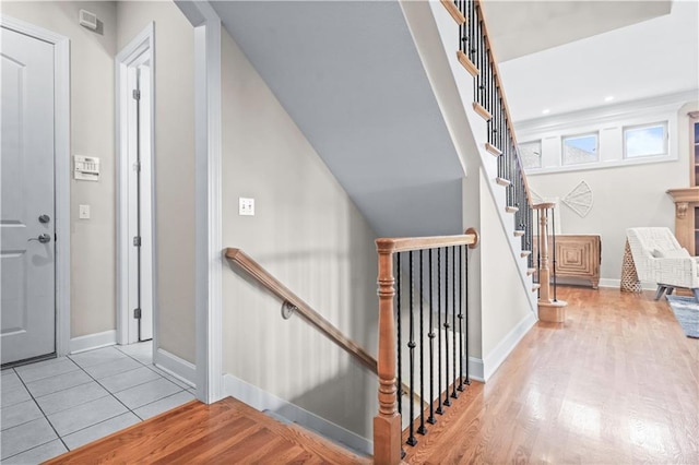 4204 SW Duck Pond Dr, Lees Summit, MO 64082 - foyer featuring wood finished floors and baseboards