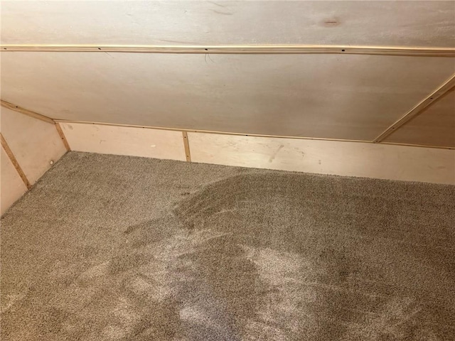 915 Des Moines St, Burlington, KS 66839 - detailed view of carpet flooring