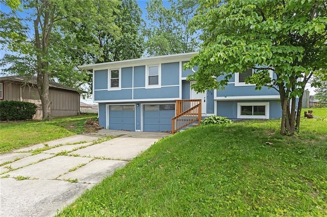 113 SW 21st St, Oak Grove, MO 64075 - raised ranch with driveway, stucco siding, a front lawn, and a garage