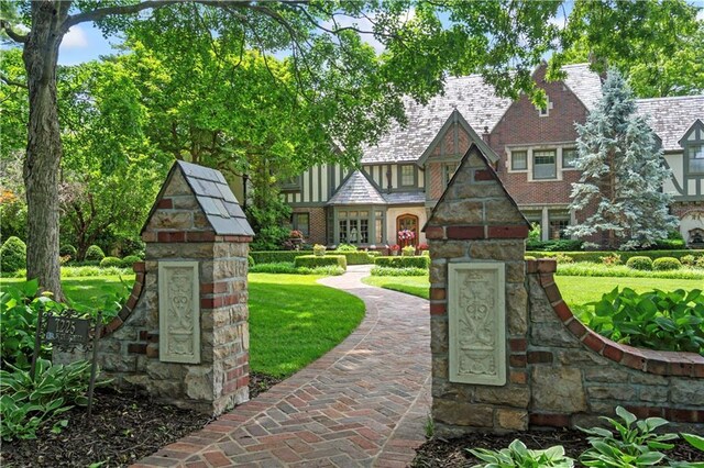 1225 W 57th St, Kansas City, MO 64113 - photo 4