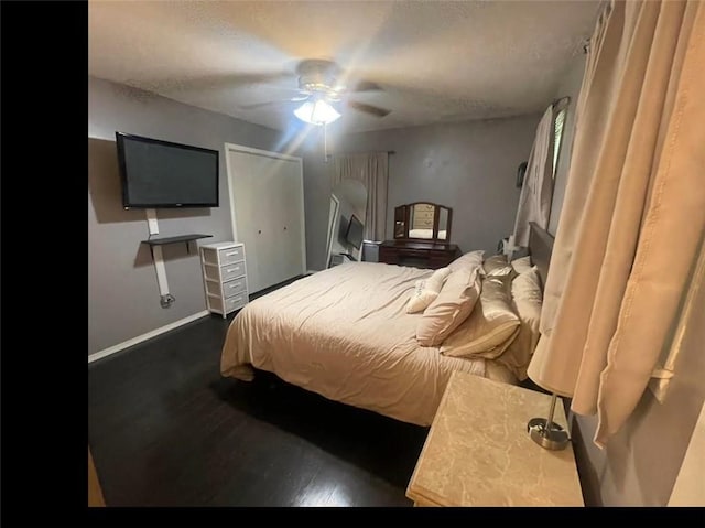 2905 Ajax Rd, Saint Joseph, MO 64503 - bedroom featuring a textured ceiling and a ceiling fan