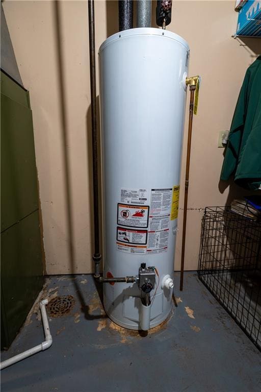 2905 Ajax Rd, Saint Joseph, MO 64503 - utility room with water heater