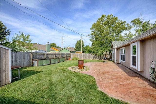 506 12th Ter, Tonganoxie, KS 66086 - fenced backyard with a patio area