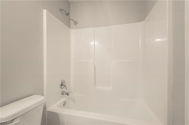 6110 NE 118th St, Kansas City, MO 64156 - full bath with toilet and tub / shower combination