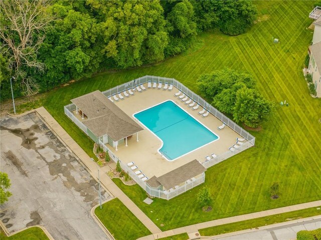 617 Butternut Ln, Liberty, MO 64068 - bird's eye view of a pool area