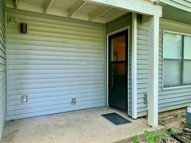 8806 W 106th Ter, Overland Park, KS 66212 - doorway to property