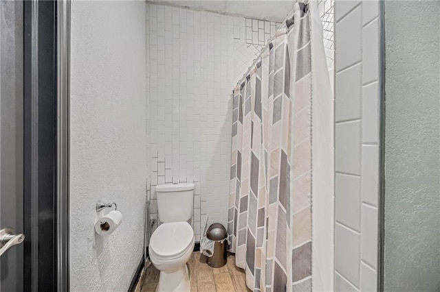 9414 Greenton Rd, Odessa, MO 64076 - full bathroom featuring a textured wall, wood finished floors, and curtained shower