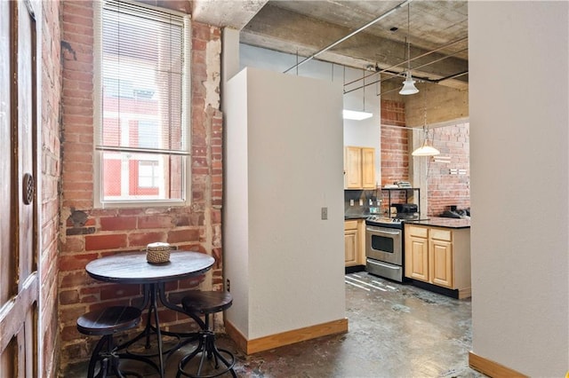321 W 7th St Unit 501, Kansas City, MO 64105 - kitchen featuring stainless steel range, light brown cabinets, and concrete floors