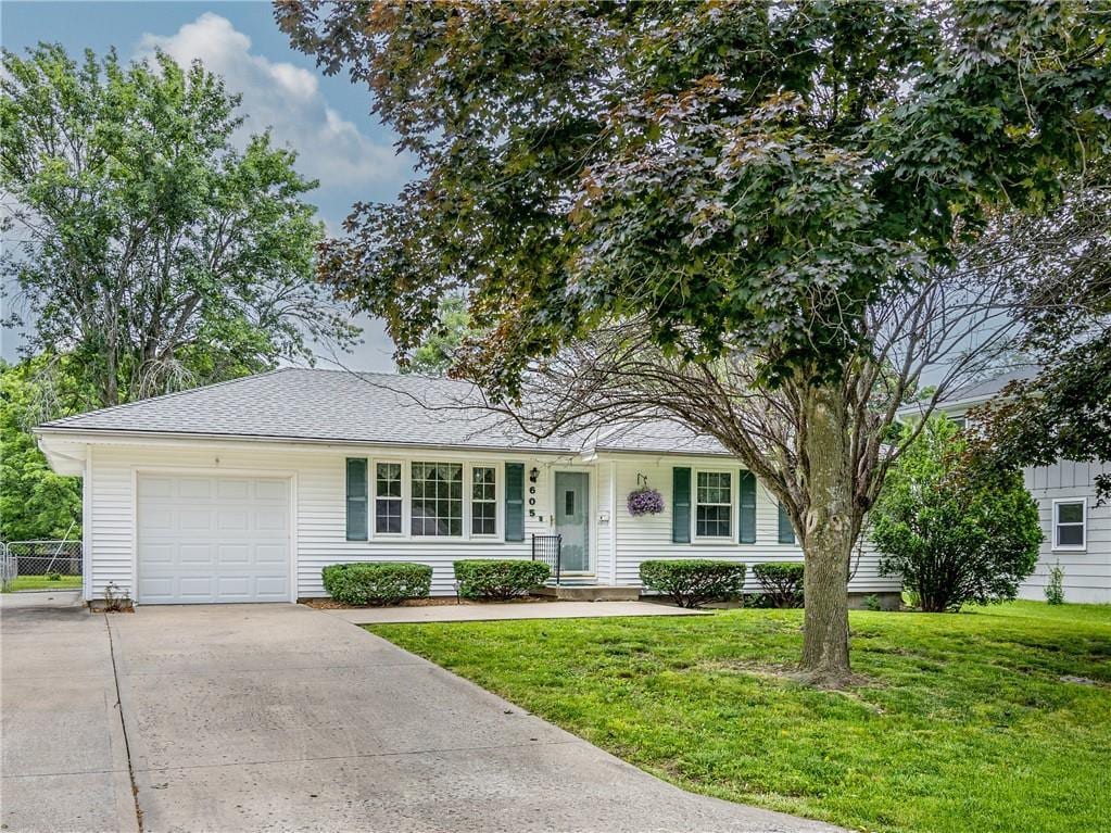605 Green St, Lees Summit, MO 64063 - photo 1