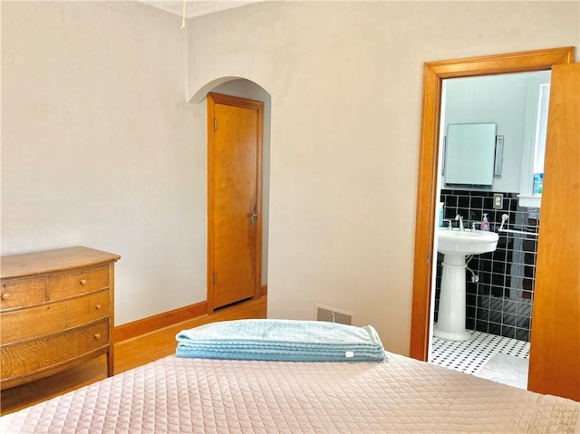 406 S 6th St, Burlington, KS 66839 - bedroom featuring arched walkways and a spacious closet