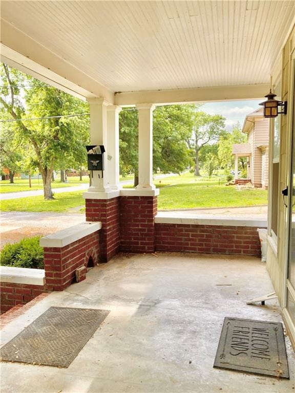 406 S 6th St, Burlington, KS 66839 - porch with a lawn