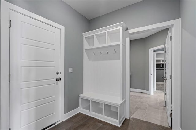 19455 W 114th Ter, Olathe, KS 66061 - mudroom featuring baseboards