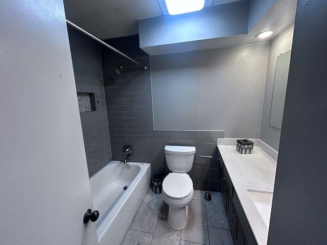 419 W 104th St Unit D, Kansas City, MO 64114 - full bath featuring  shower combination, vanity, and tile patterned floors