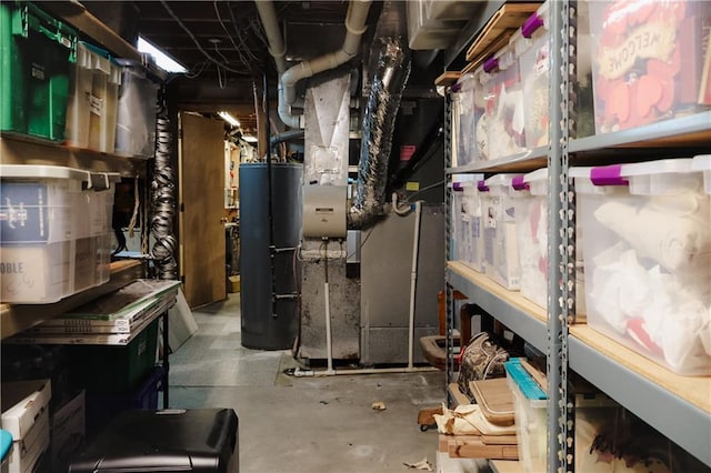 11669 S Parkwood Dr, Olathe, KS 66061 - utilities featuring water heater