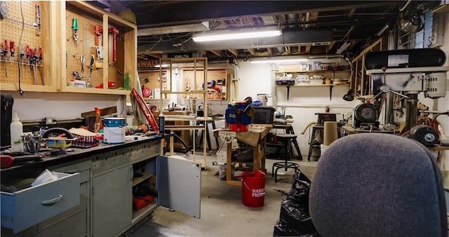 11669 S Parkwood Dr, Olathe, KS 66061 - basement featuring a workshop area