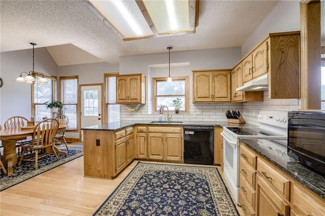11669 S Parkwood Dr, Olathe, KS 66061 - photo 13