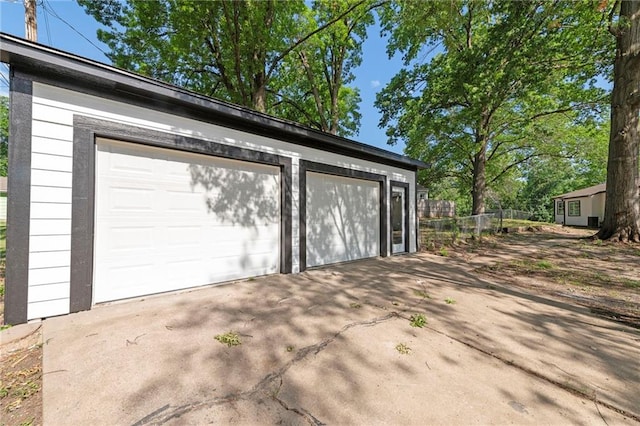 2101 Spruce St, Leavenworth, KS 66048 - view of detached garage