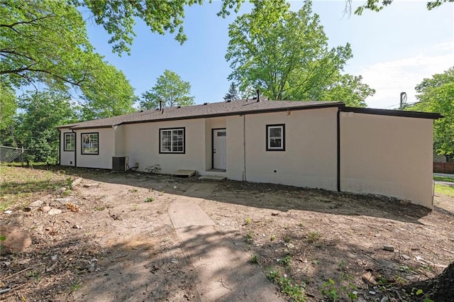 2101 Spruce St, Leavenworth, KS 66048 - ranch-style home with stucco siding