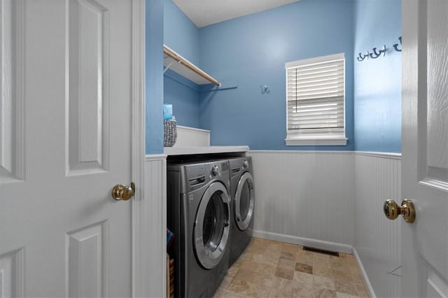 12499 S Marion St, Olathe, KS 66061 - washroom featuring washer and clothes dryer and wainscoting