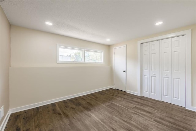 729 S Central St, Olathe, KS 66061 - unfurnished bedroom featuring dark wood-style flooring, recessed lighting, a closet, and a textured ceiling