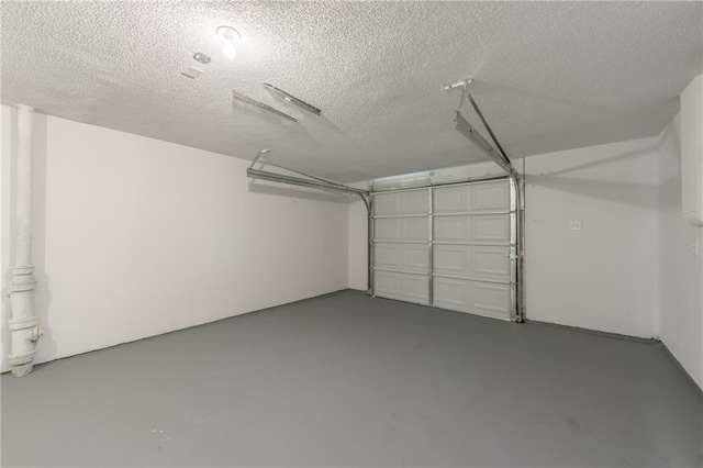 729 S Central St, Olathe, KS 66061 - view of garage