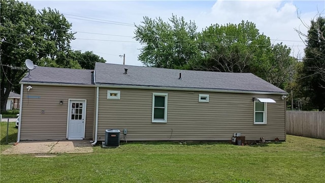 107 N 20th St, Leavenworth, KS 66048 - rear view of property with a shingled roof