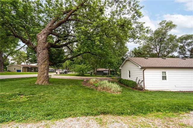 118 Village St, Tonganoxie, KS 66086 - view of grassy yard