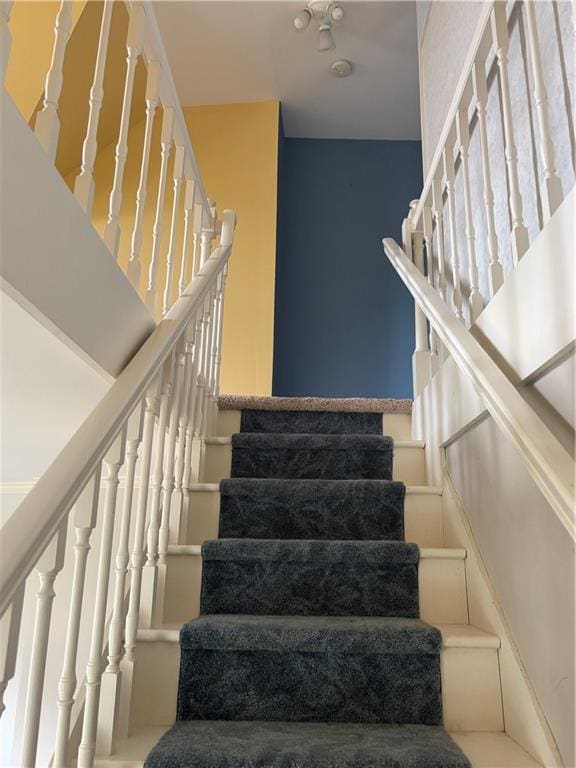 201 W Royle St, Richmond, MO 64085 - view of stairs