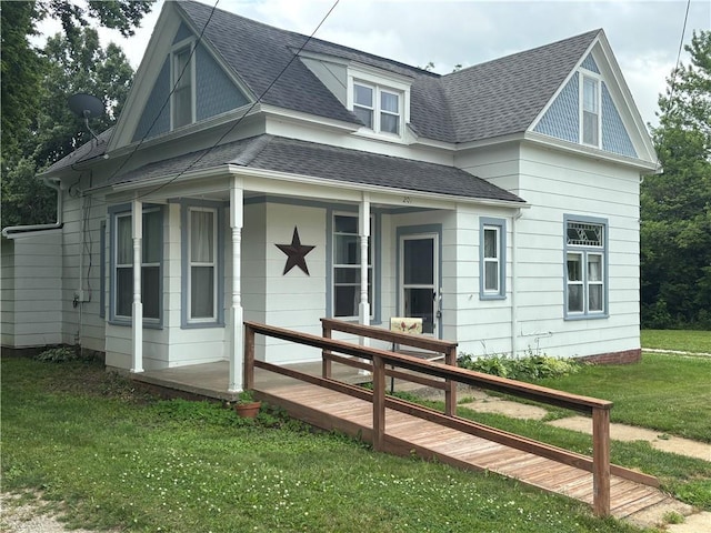 201 W Royle St, Richmond, MO 64085 - view of front of home with roof with shingles and a front lawn