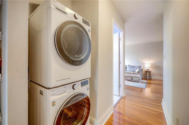600 E 8th St Unit 4T, Kansas City, MO 64106 - washroom featuring stacked washer / drying machine and light wood-type flooring