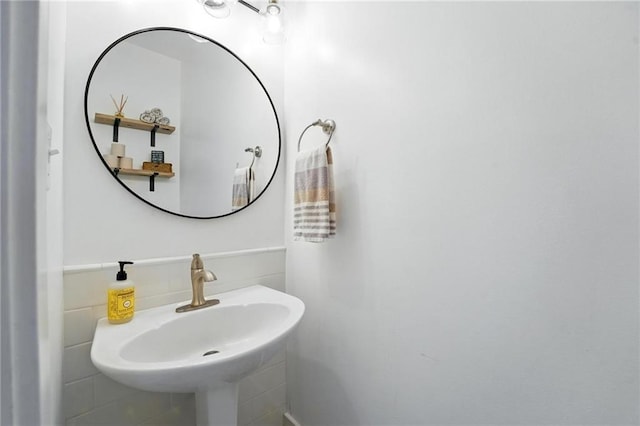 15376 Loring Rd, Bonner Springs, KS 66012 - bathroom featuring a sink