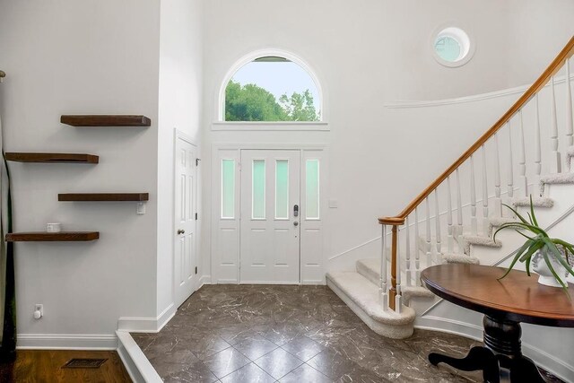 8148 Lingle Ln, Lenexa, KS 66215 - foyer with stairway and a high ceiling