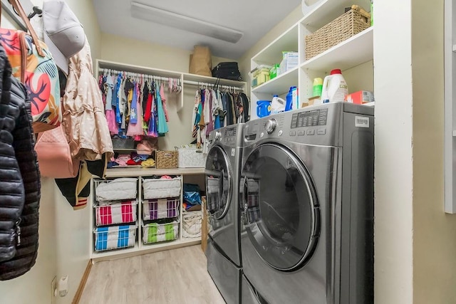 8148 Lingle Ln, Lenexa, KS 66215 - laundry room with washing machine and clothes dryer and wood finished floors