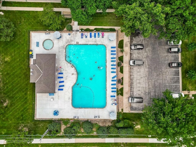8148 Lingle Ln, Lenexa, KS 66215 - aerial view of a pool